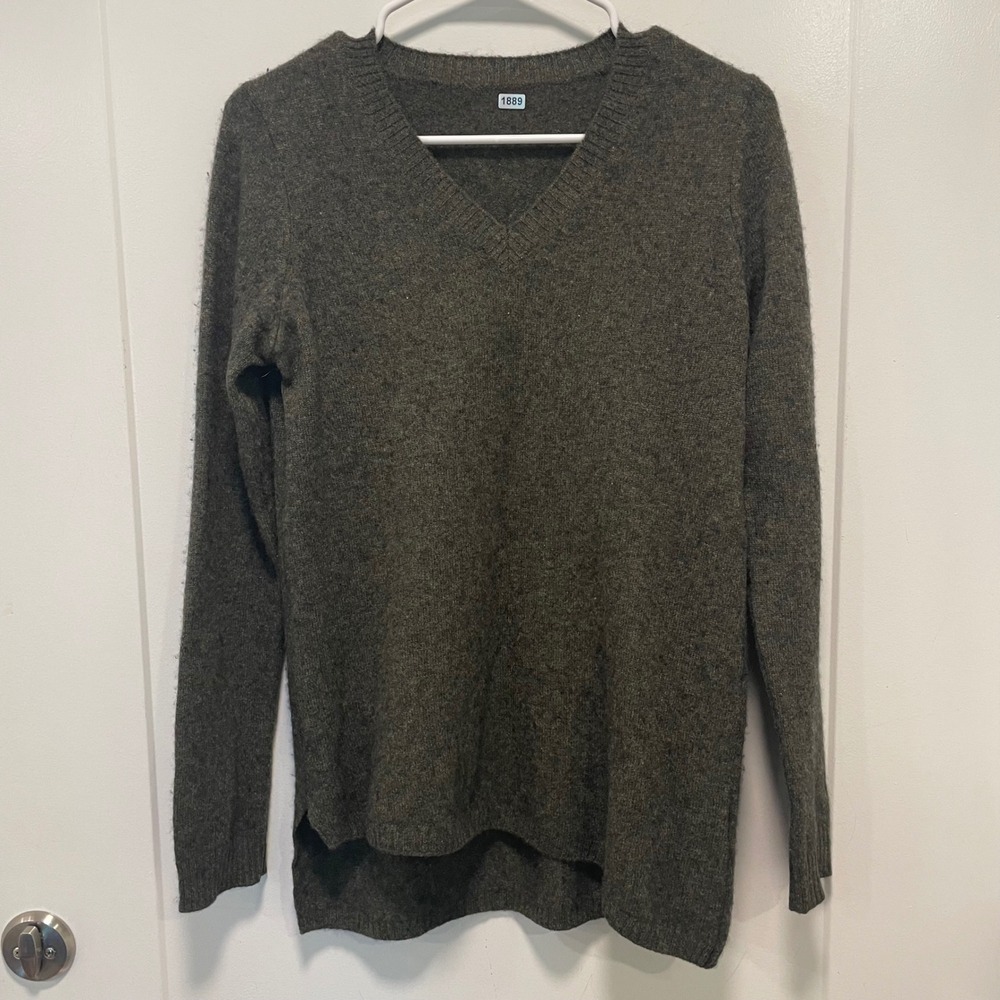 100% Cashmere V-Neck Sweater Olive Green High-Low Hem RN 110125